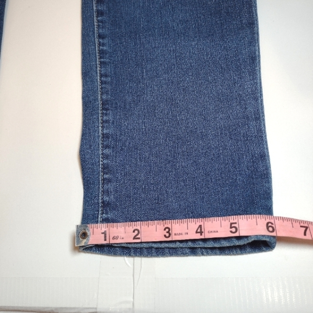 Maurices Women's Distressed Patch Stretchy Jeans Size (18) Regular - Picture 11 of 14